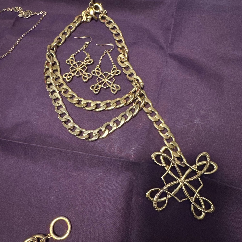 Avon Pink Hope Ribbon Power Gold Necklace and Earrings Set